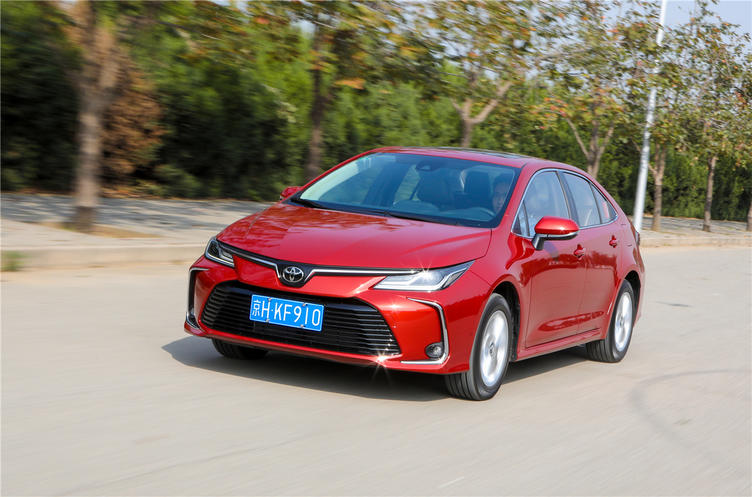 试驾全新12代丰田卡罗拉,家用神车丰田卡罗拉价格