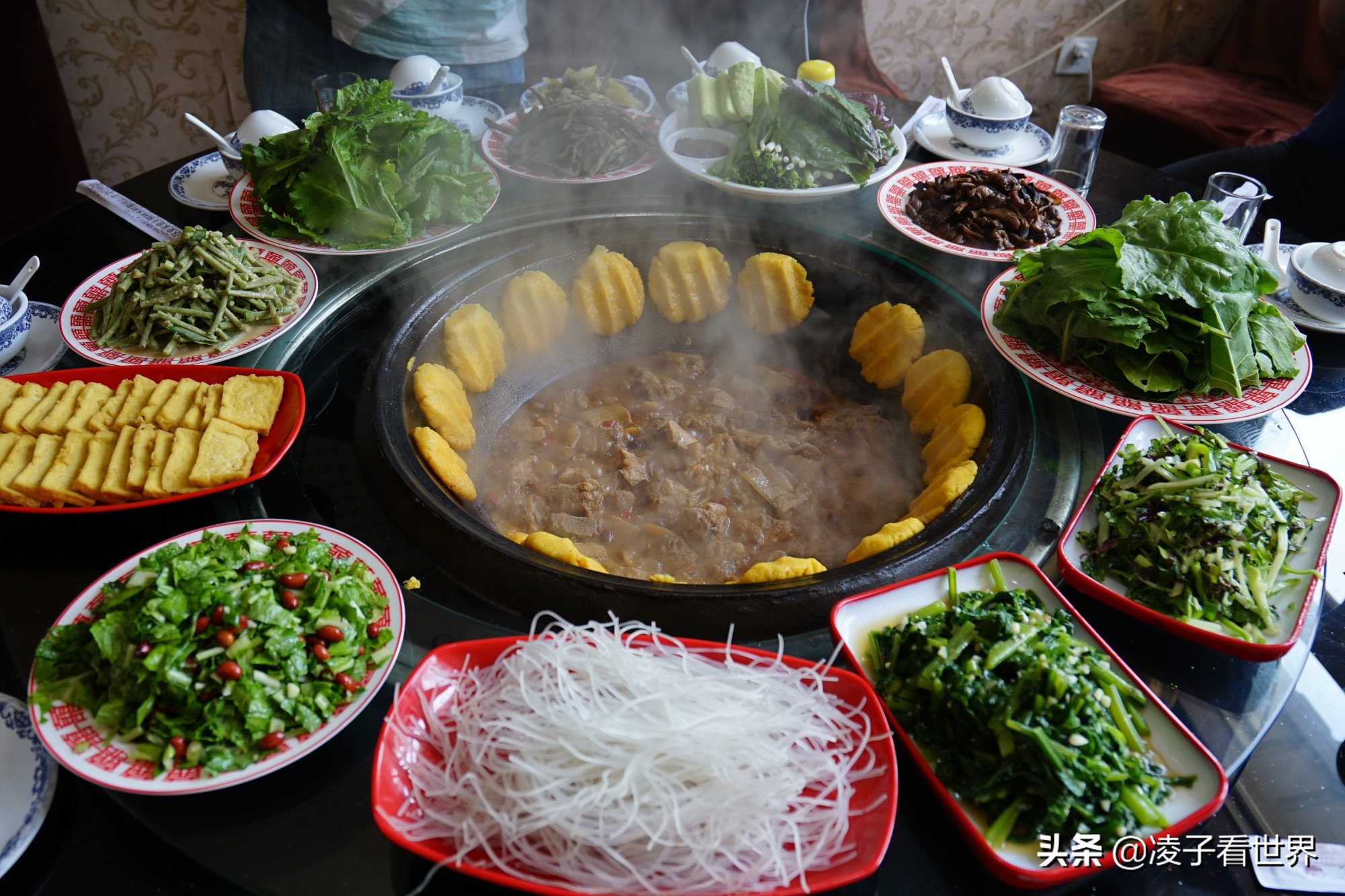 逃离北京40度高温，房山享受22度清凉，看银狐，逛古街吃铁锅炖