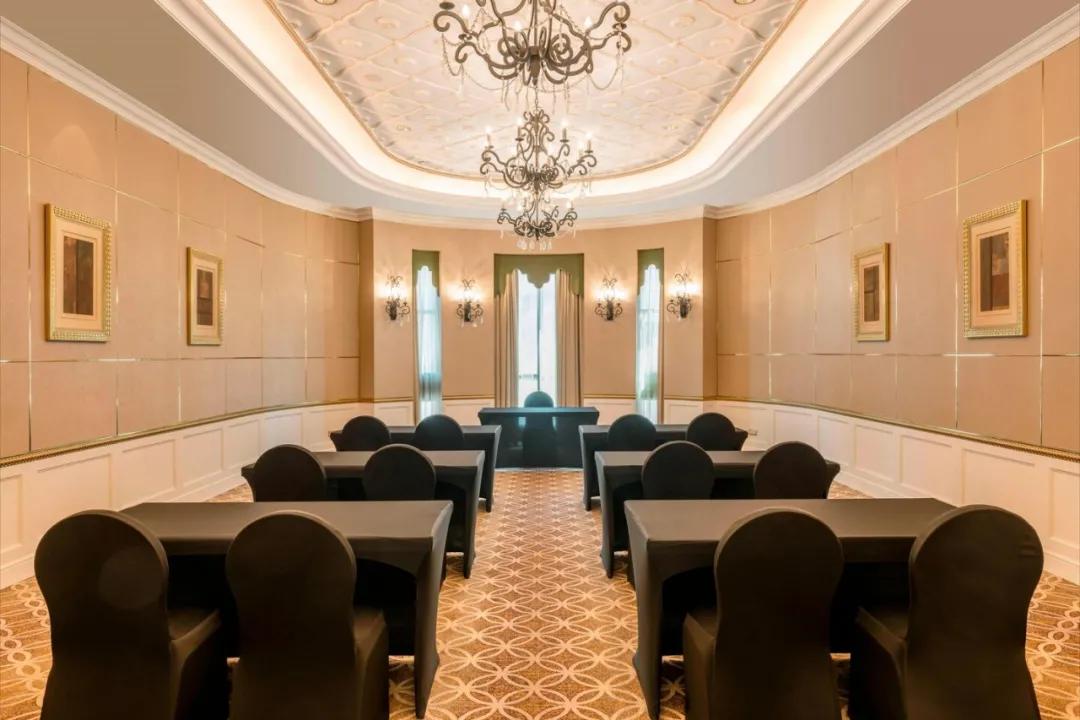 阿布扎比沙漠野奢水疗度假酒店,阿布扎比喜来登酒店