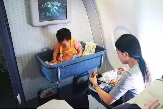 国航国内飞机携带行李规定,飞机允许携带行李箱最大尺寸