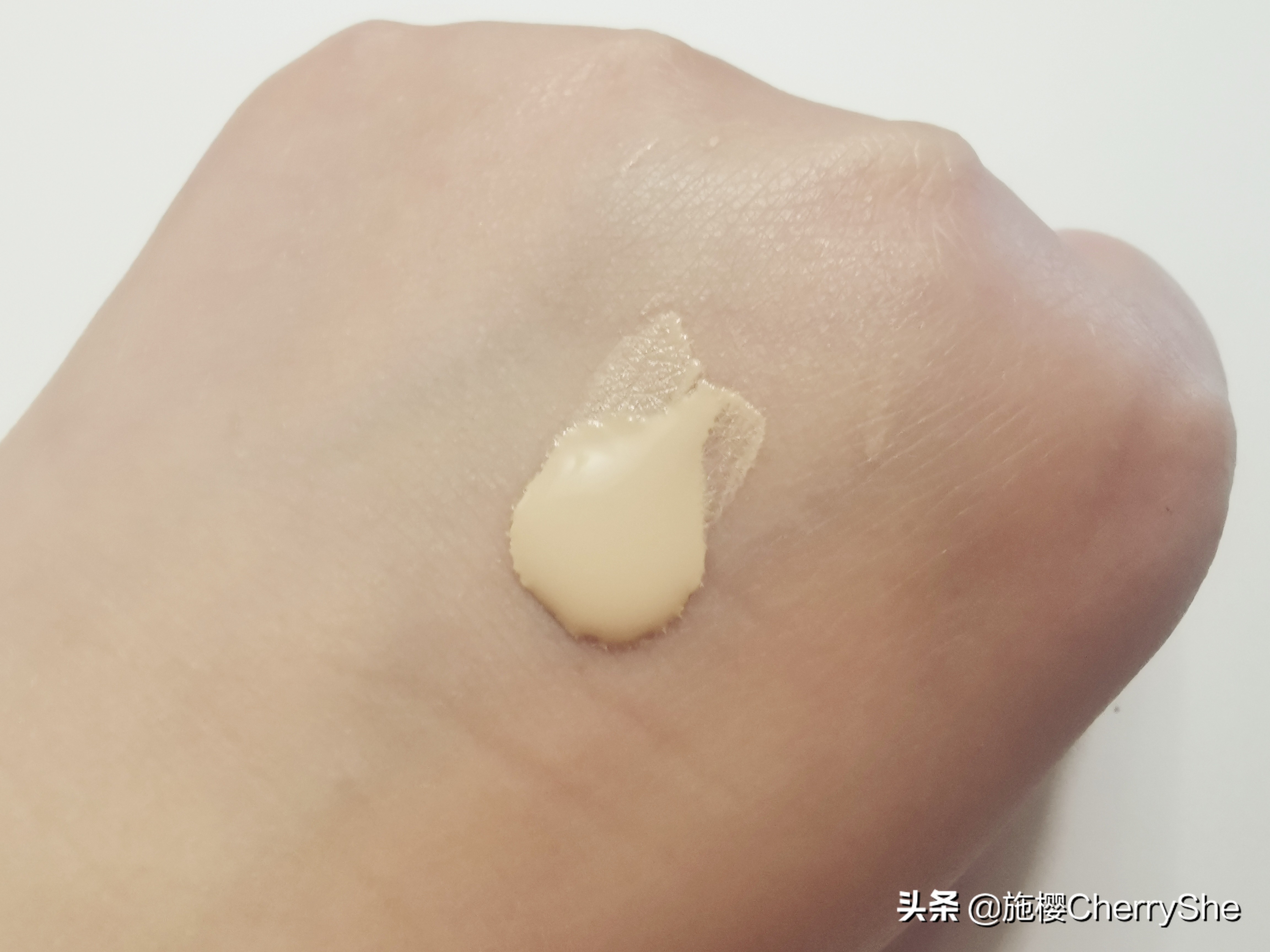 4款油皮粉底液：阿玛尼权利、YSL、玫珂菲、植村秀小方瓶，哪个好