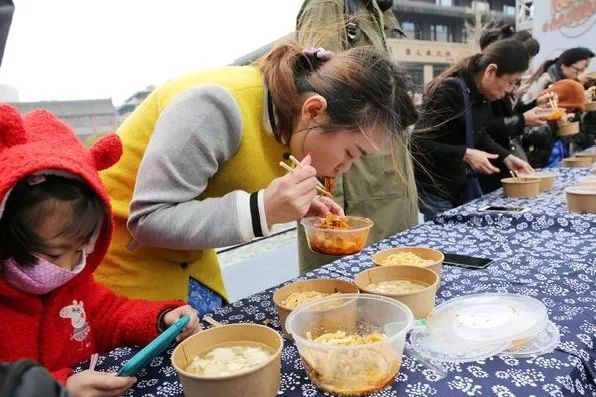 凉皮为啥热量那么高,一碗凉皮热量真的那么高吗