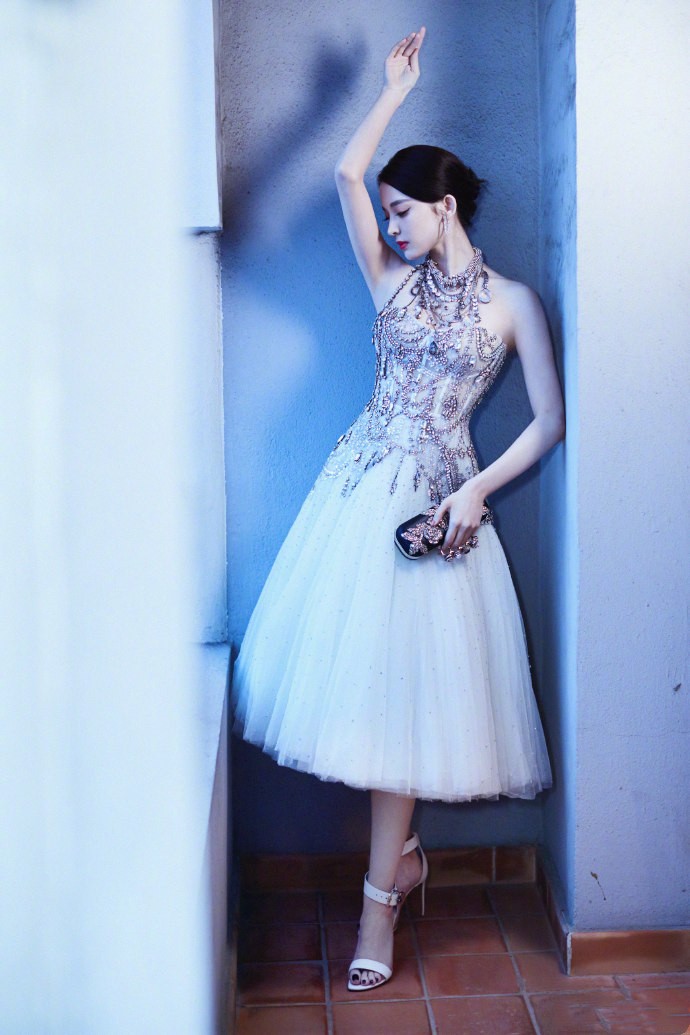 古力娜扎戛纳镜头,古力娜扎玫瑰旗袍红毯