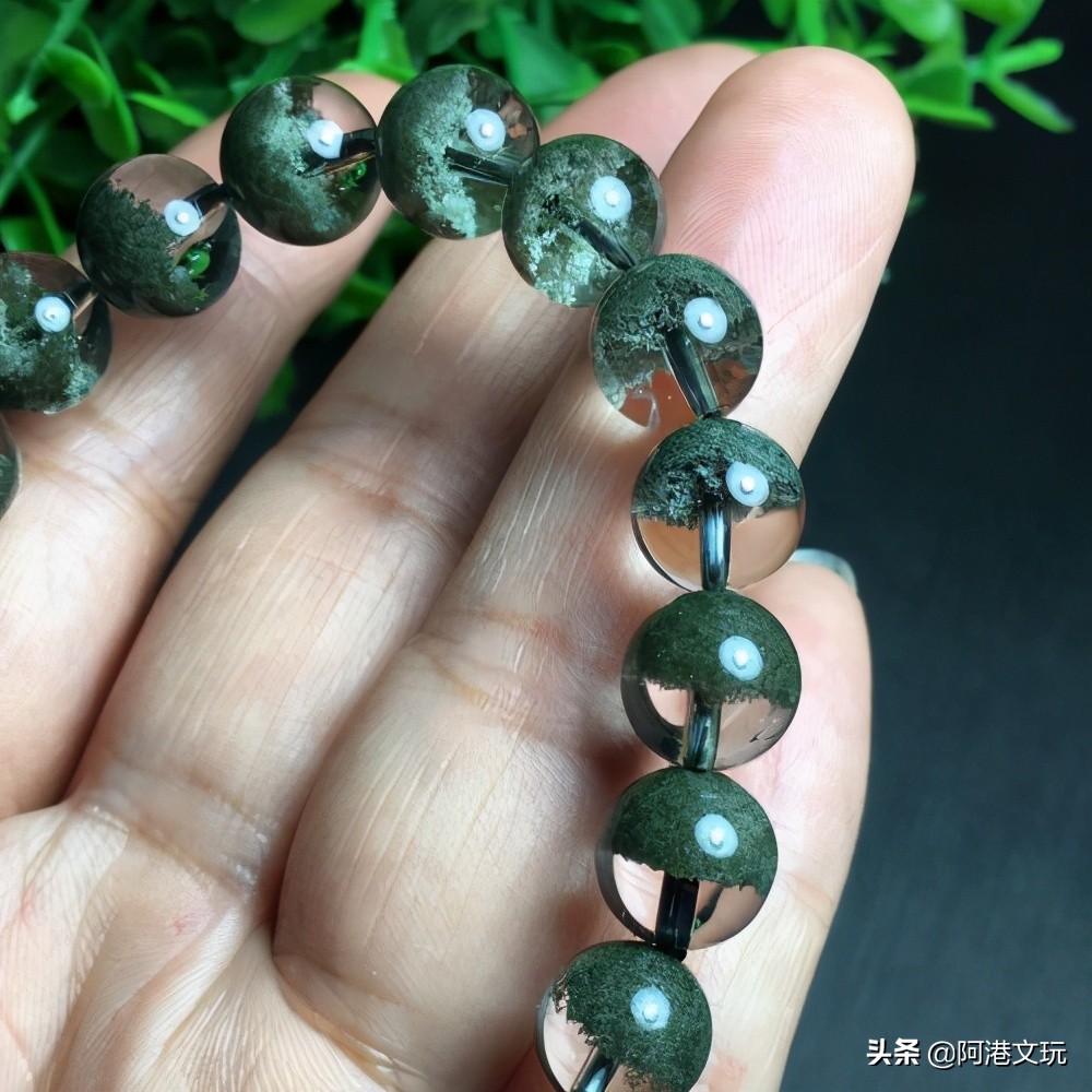 绿幽灵水晶柱怎么分辨真假,绿幽灵水晶的真假鉴别