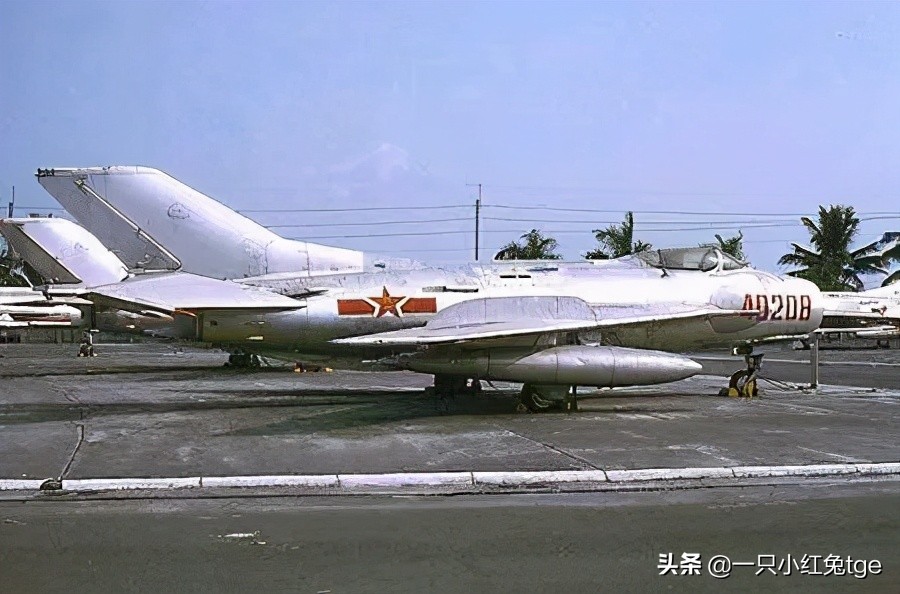 缇庡啗绌哄啗瑁呭澶у叏,閭ｄ簺骞村厰瀛愭悶鍒扮殑瑁呭