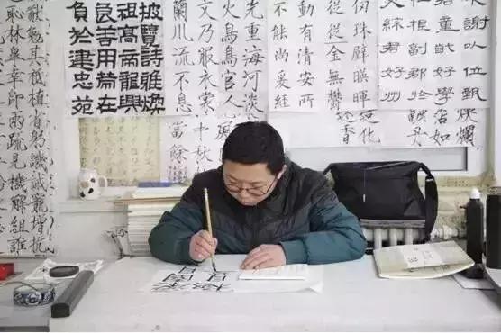 美术生哭完了继续画,气哭老师的美术生