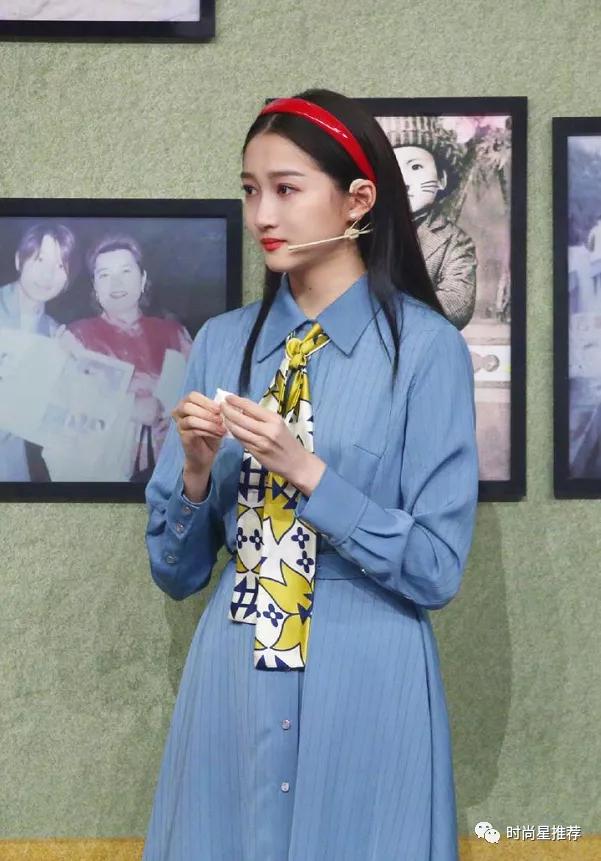 关晓彤穿热裤现身,关晓彤穿肤色长袜子