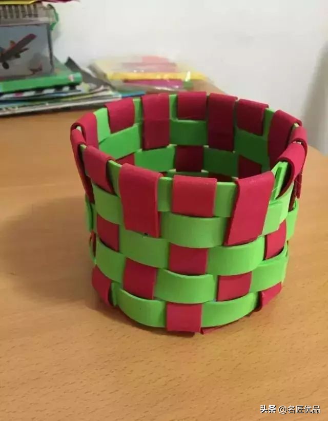 diy手工编织小花篮教程,纸杯和毛线编织的花篮详细教程