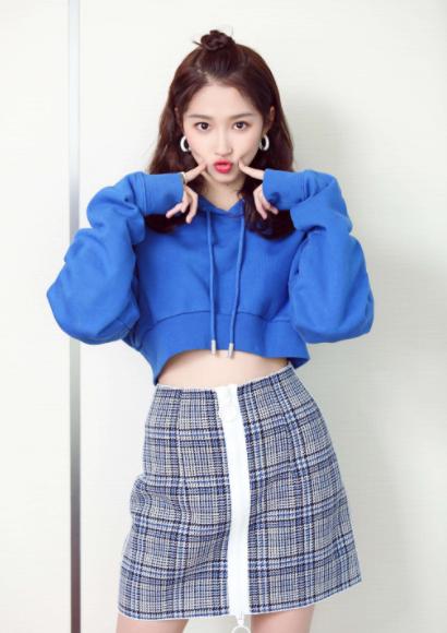 22岁关晓彤和杨紫谁漂亮,关晓彤杨紫同框哪个更美