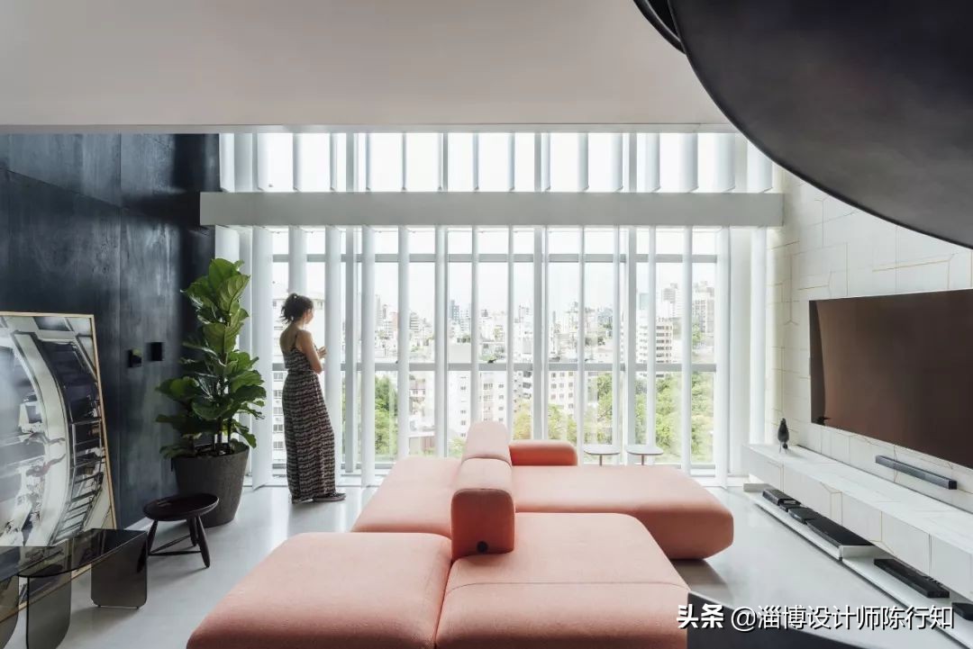 旋转楼梯有没有高端一点的,旋转楼梯适合轻奢风还是新中式