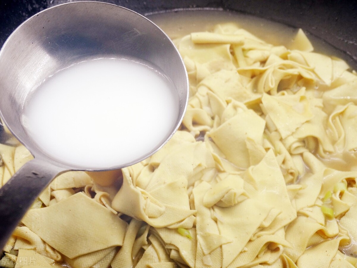 生粉和淀粉做菜有什么区别,淀粉和生粉做菜有什么区别