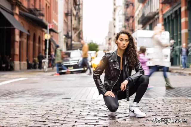 *窥偷**女神AdrianneHo的ins照片，我仿佛打开了新世界的大门……