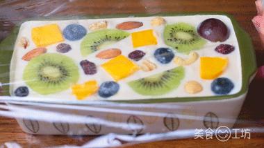 用盒装酸奶自制酸奶的家常做法,自制酸奶放水果的家常做法