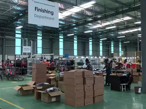 这一群制假发工厂,竟养活了30万当地人!