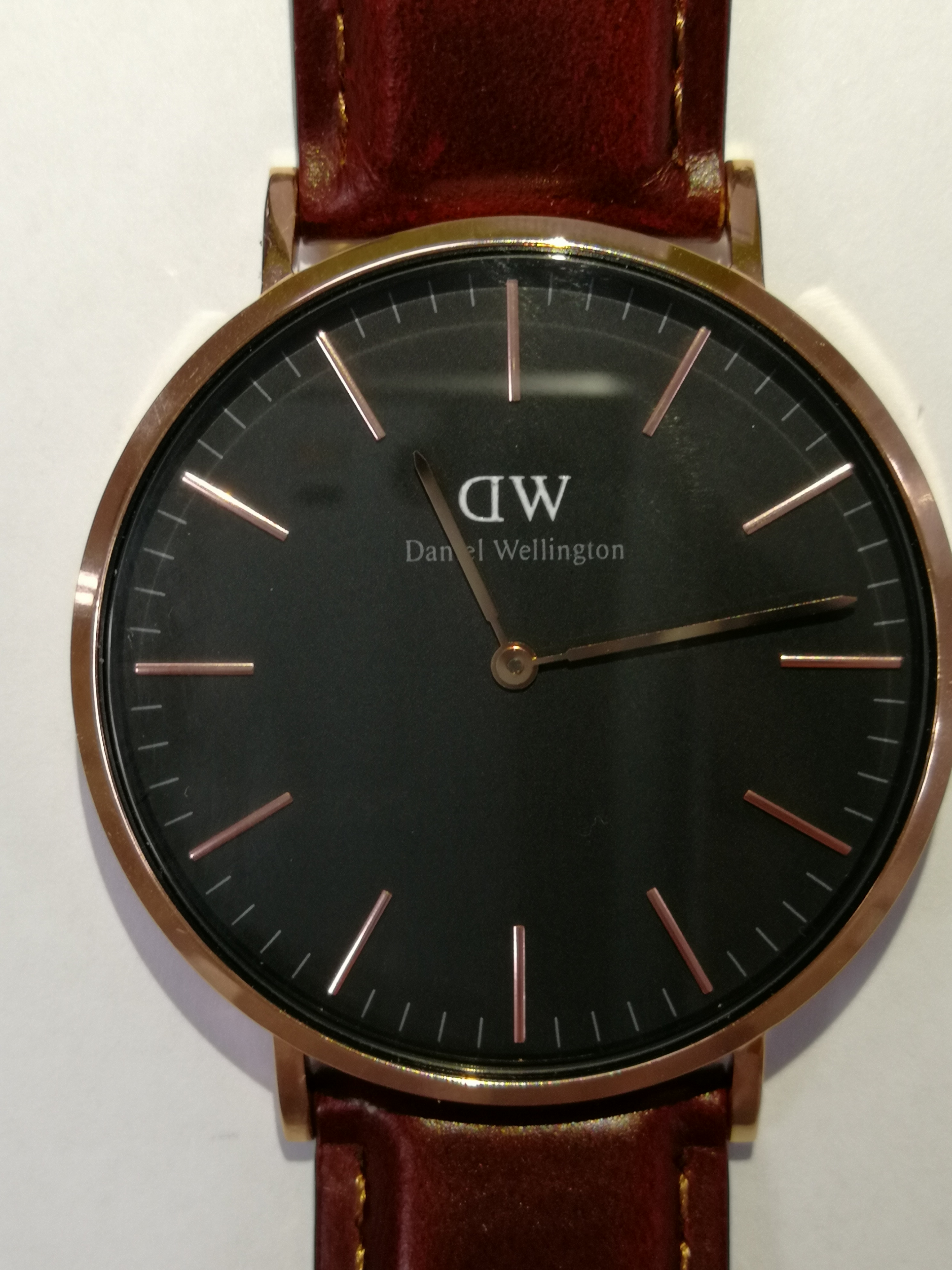 399元的dw手表是正品吗,两千多买个dw的手表值得吗