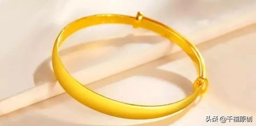 金镯银镯别贴肉戴？圆形变方形，是买到假货，还是戴的方法不对？