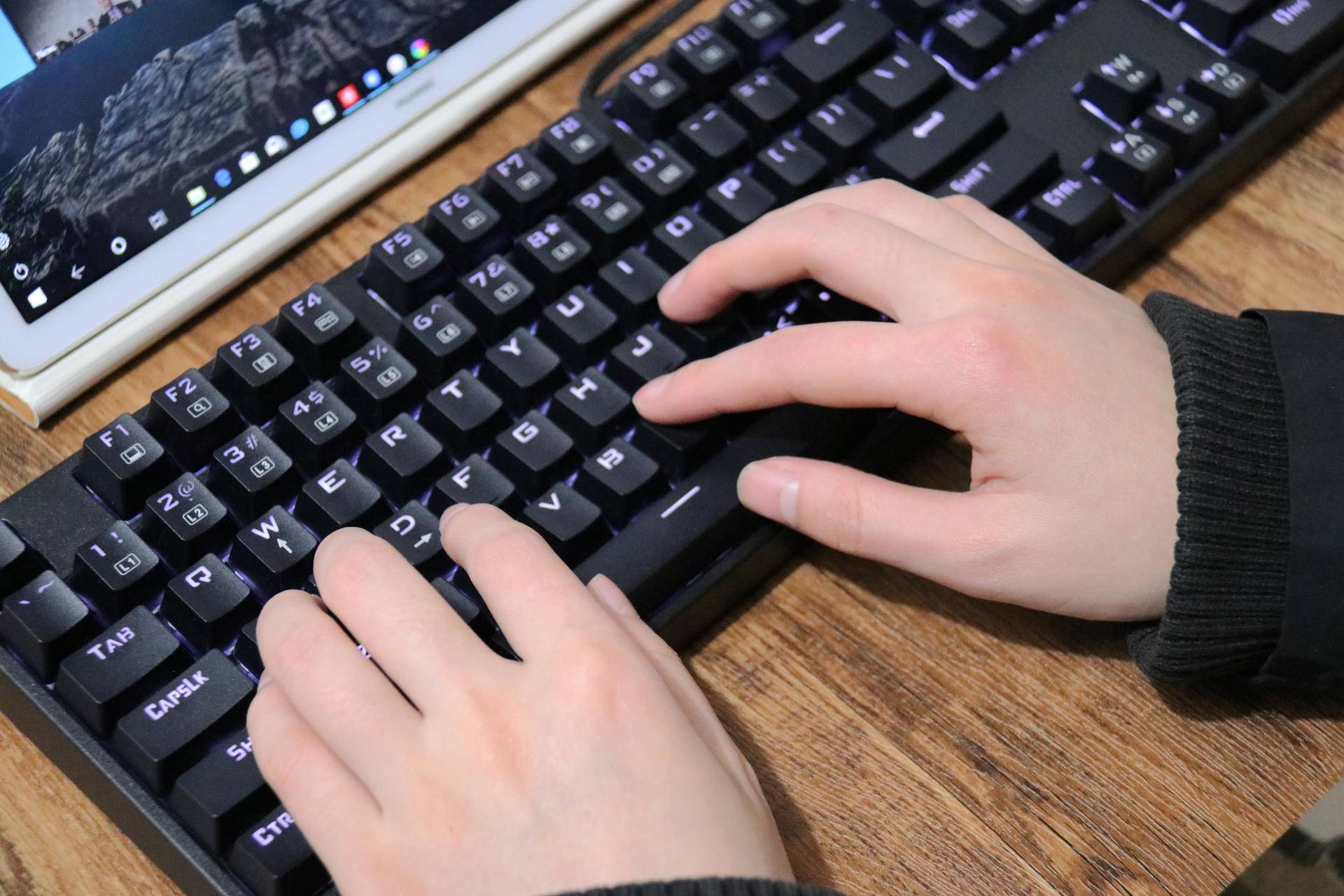 雷神k30青轴机械键盘,雷神kl30红轴无线机械键盘评测