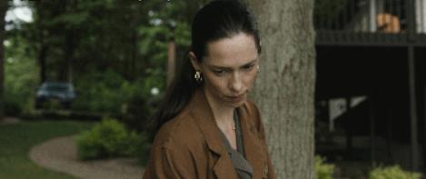 丈夫离奇自杀,竟化作鬼魂留在家中?看一眼镜子,没那么简单……