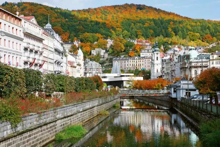 外国人为什么喜欢在游轮里玩,为什么西方人喜欢坐游轮