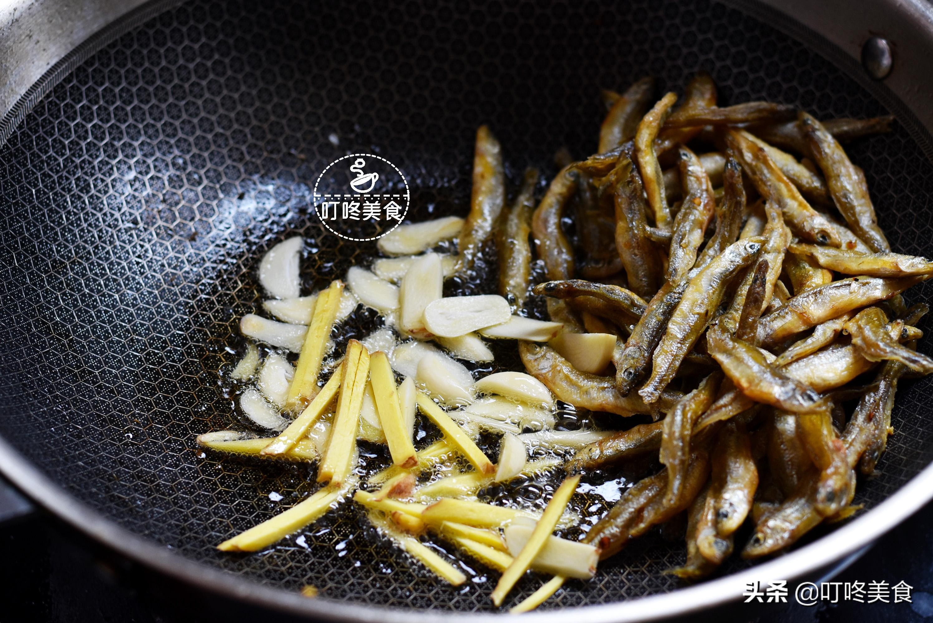 小鱼鱼干怎么炒,炒鱼干怎么热一下