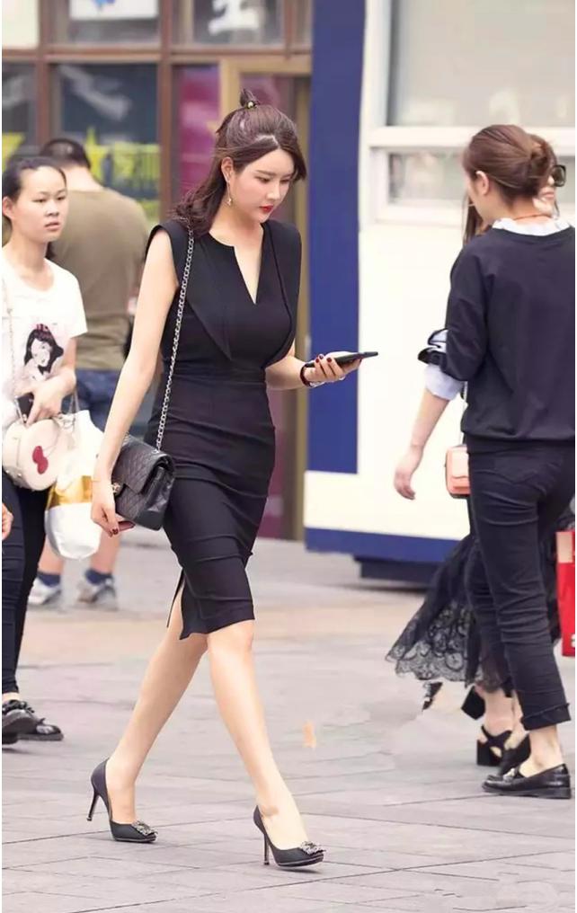 50多岁女人穿阔腿裤搭配什么鞋子,四五十岁女人穿阔腿裤