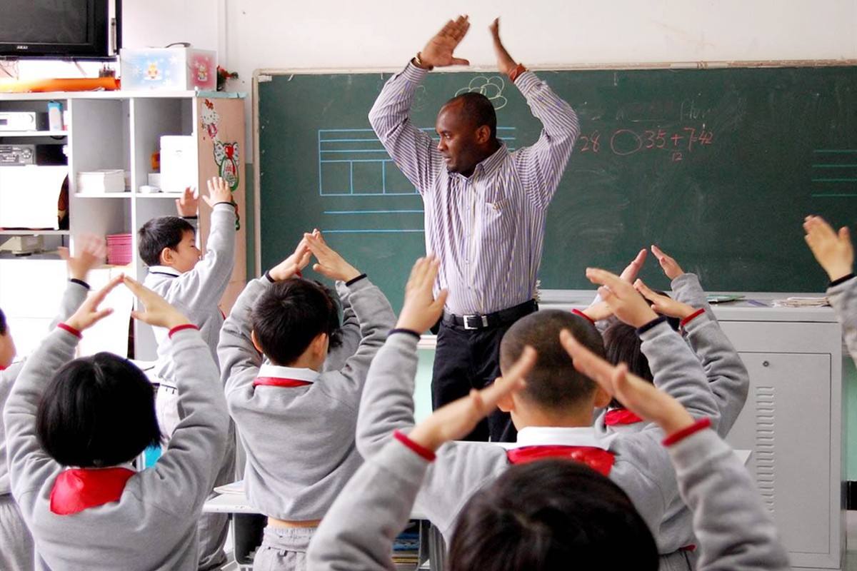 花上万元，却是“黑外教”上课，中国的40万外教，三分之二不合格