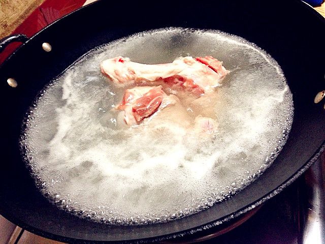 炖煮的时候很多气泡,煮汤有很多丰富的泡沫还能吃吗