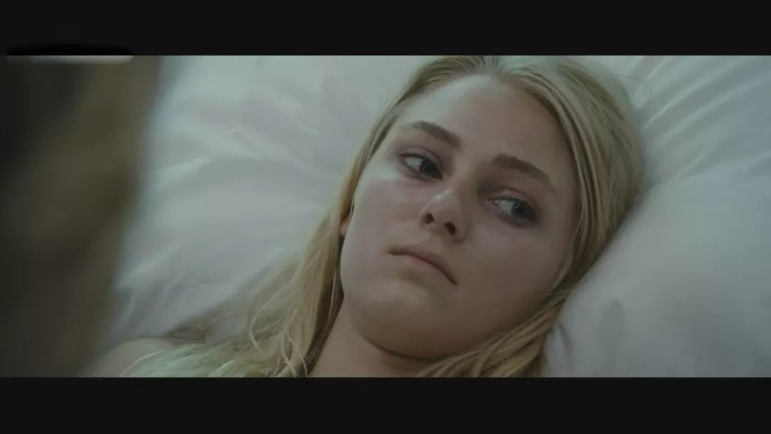 当遇见鲨鱼该怎么逃生,当在海里遇到鲨鱼怎么办