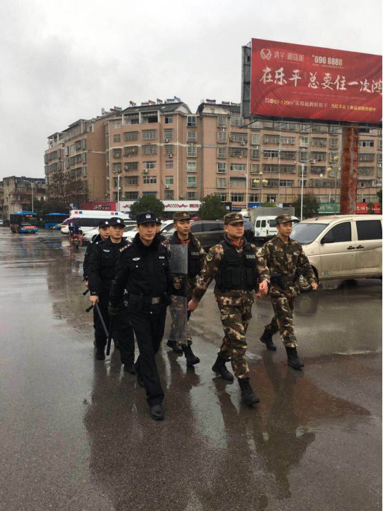 从特警到交警身份转变,朱寅生警察