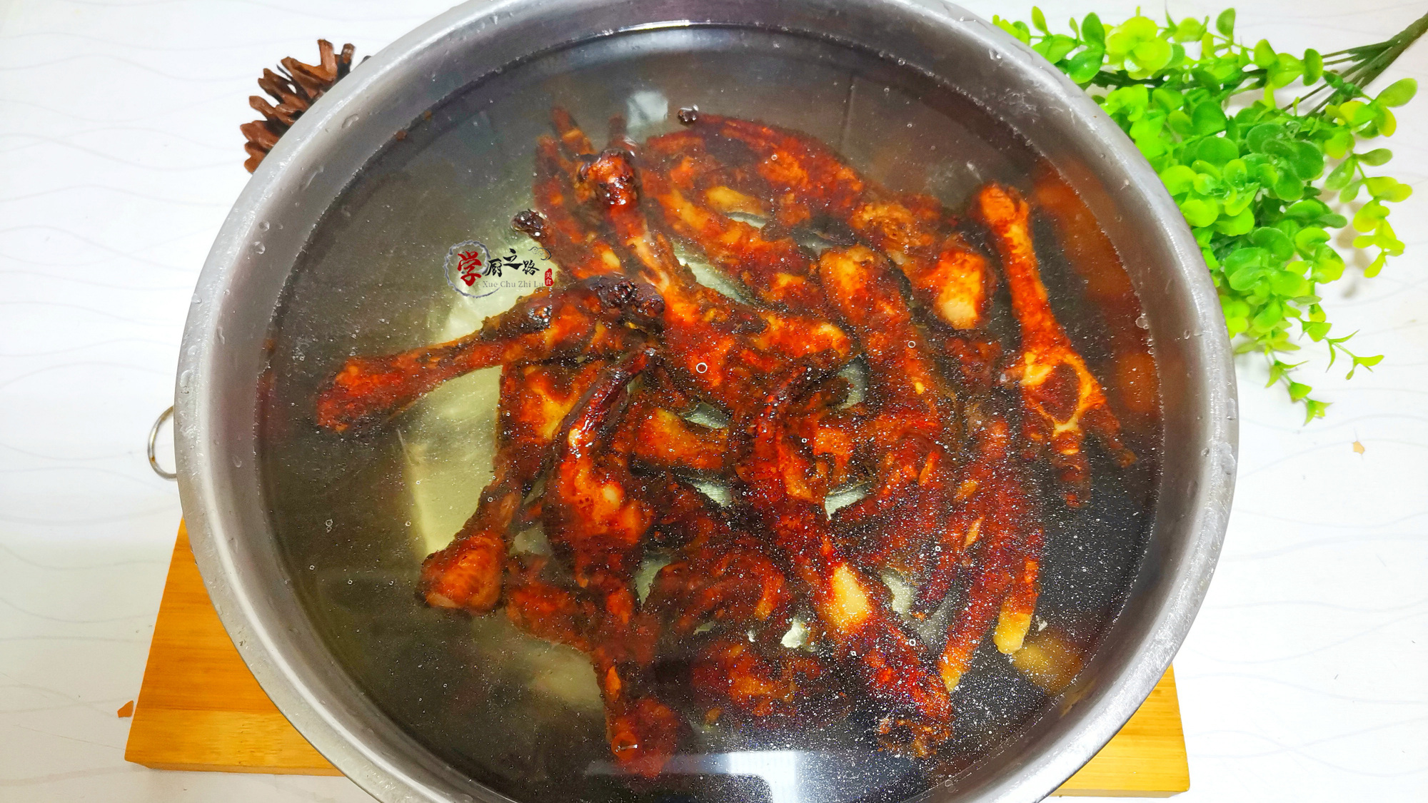 虎皮鸡爪软烂脱骨的技巧,虎皮鸡爪破皮方法