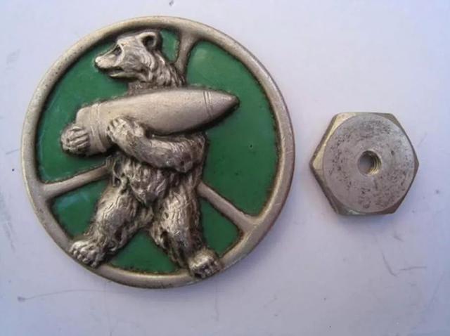 参加二战的棕熊抽烟,二战波兰熊士兵抽烟喝酒