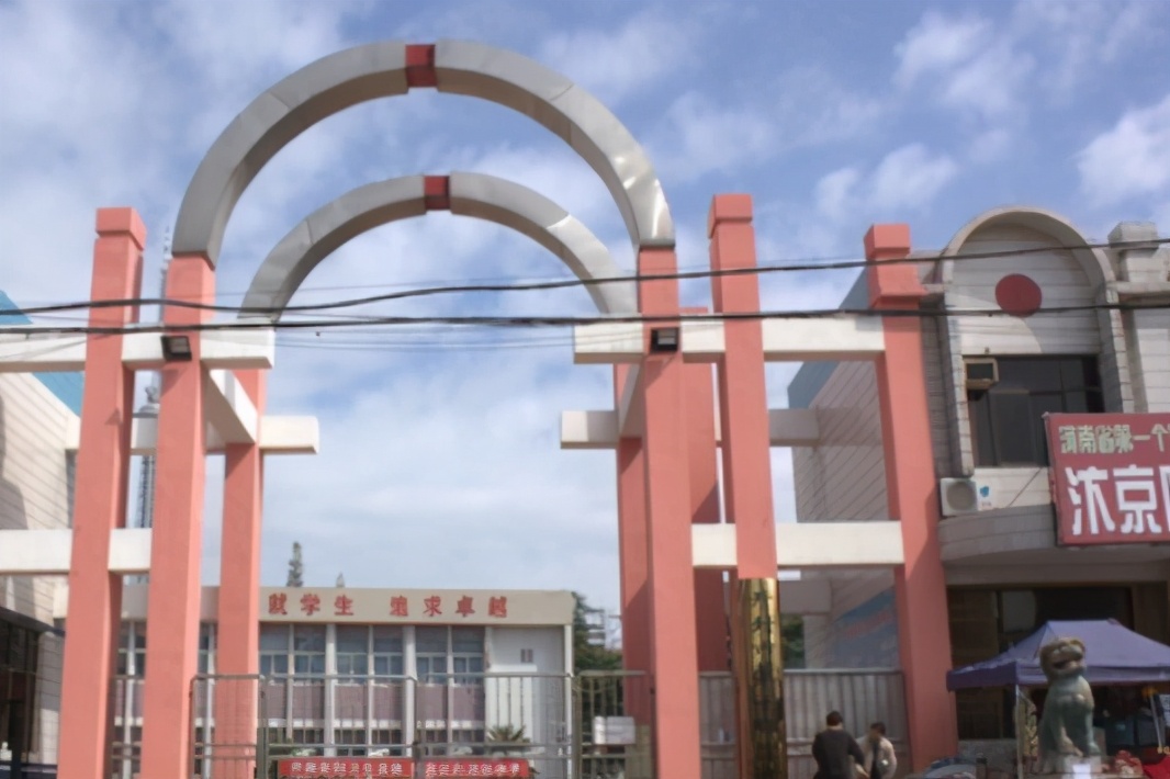 开封三所“琥珀中学”,是学生的“乐园”,广受家长的称赞