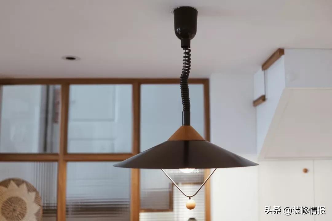 她买下32㎡上海老旧学区房，为女儿打造小桃园还有20㎡舒适大庭院