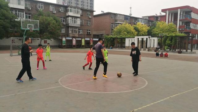 瓒崇悆姣旇禌宄板嘲鐭垮尯绗竴灏忓,蹇箰瓒崇悆婊规脖娌虫梺