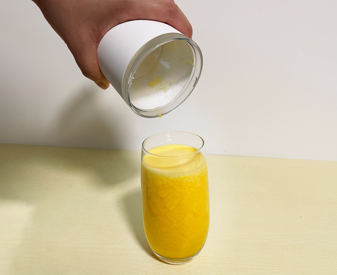 榨汁杯随时随地,米家随行便携榨汁杯榨苹果汁