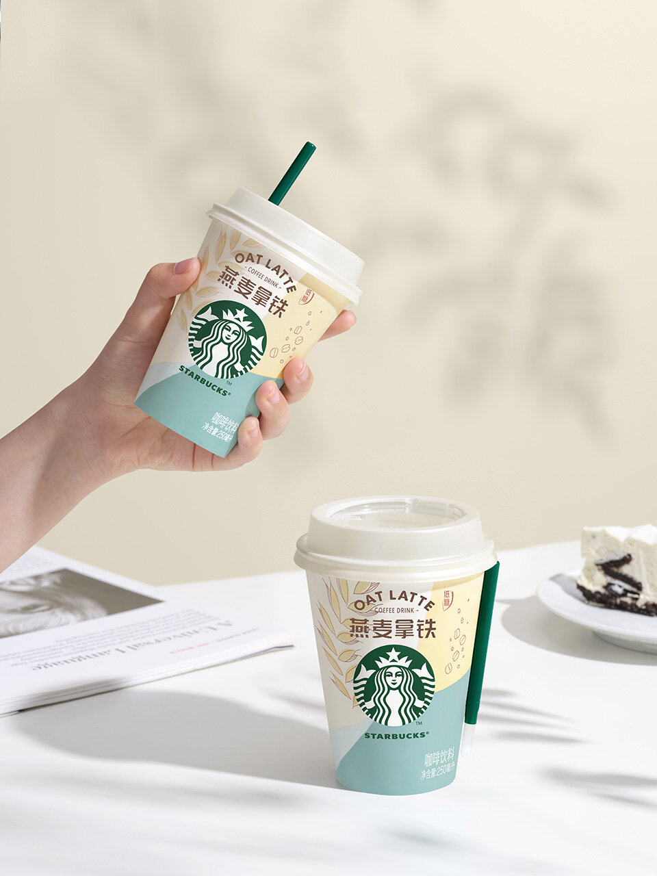 星巴克咖啡新品试喝,星巴克同款燕麦无糖拿铁咖啡