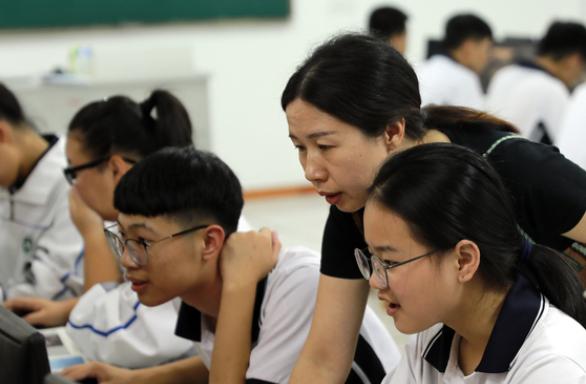 职高“高考班”学生笔记，字迹清晰，和“专业班”形成鲜明对比