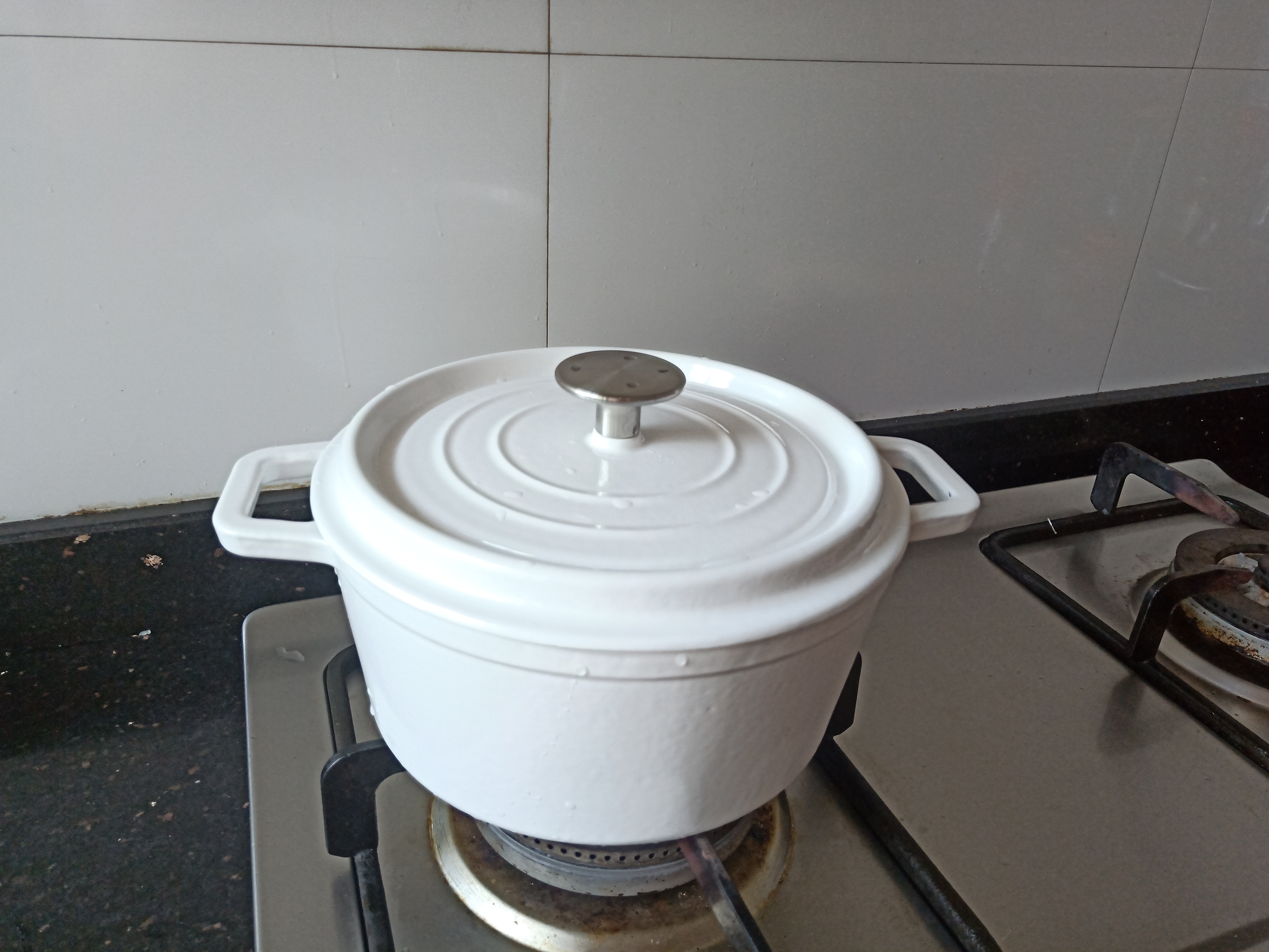 炒菜到底用铁锅还是不粘锅好吃,炒菜不粘锅和铁锅哪个好一点