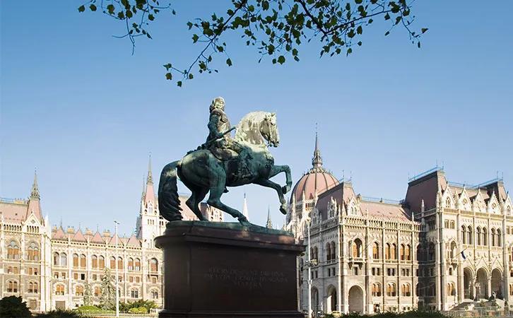 匈牙利多瑙新城大学留学费用,匈牙利医学检验技术留学费用