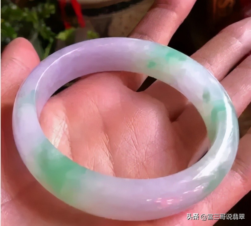 翡翠行家怎么买货的,翡翠手镯小知识买翡翠该避免的坑