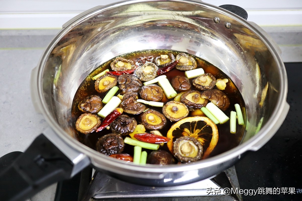 降温了，用15分钟炖锅骨肉相连，比排骨实惠，比棒骨香，全家解馋