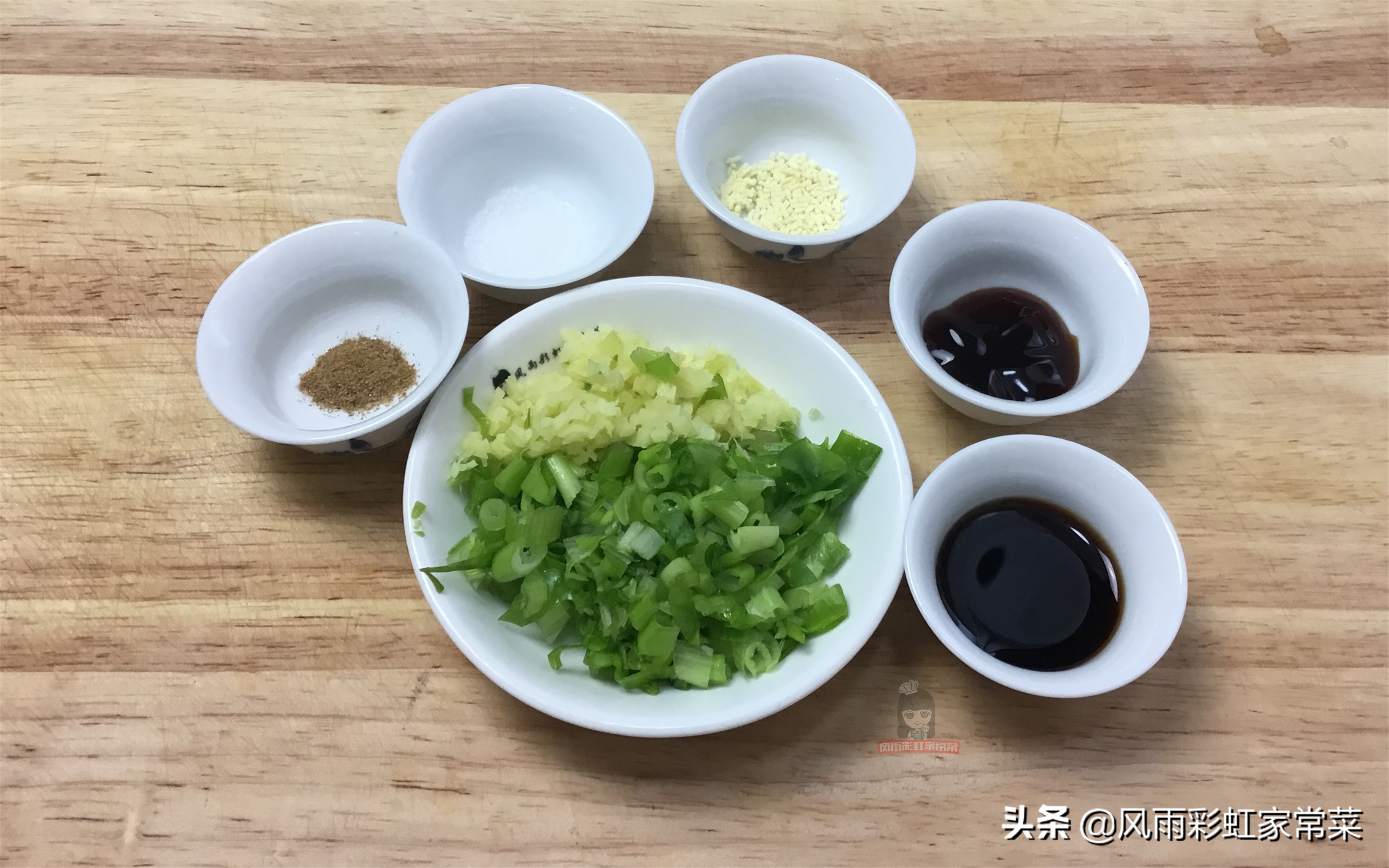 芹菜鸡蛋馅饼怎么做饼软,芹菜猪肉馅饼的家常做法简单
