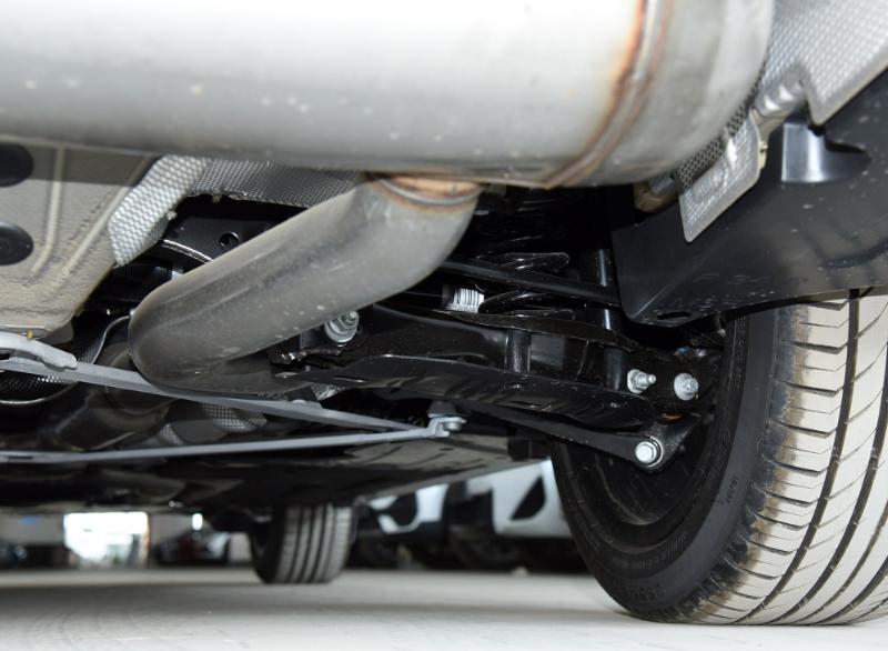 宝马3系gt2016款328i2.0t,国产后排座椅放倒全平的两厢小车