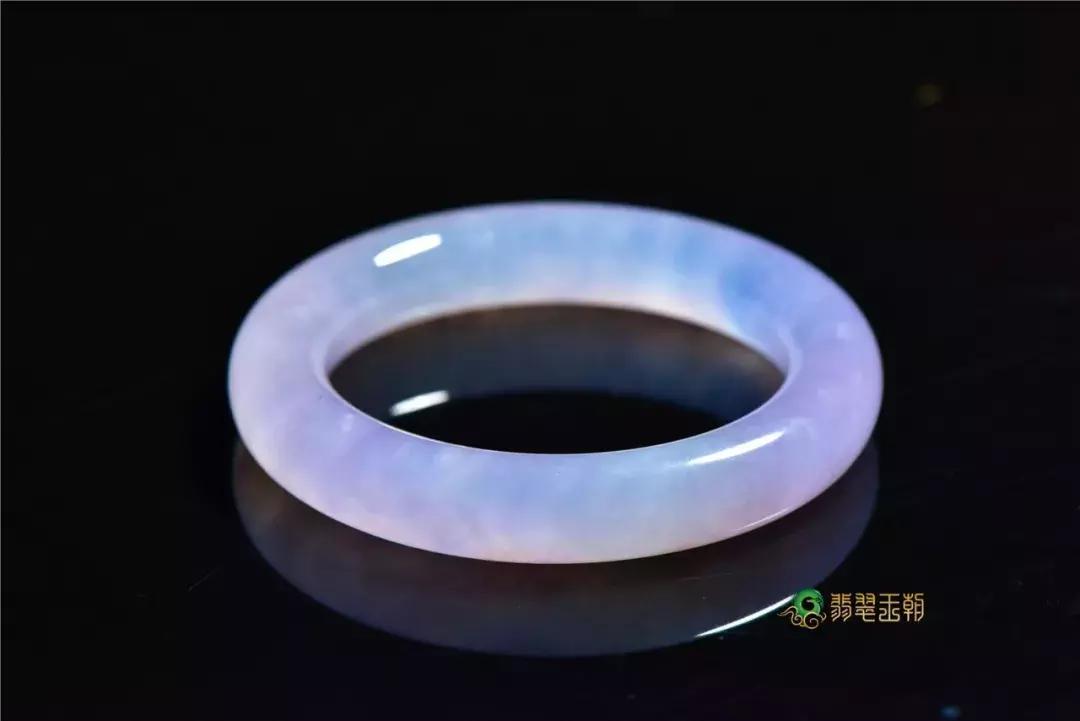 婆婆给儿媳一只金手镯,婆婆给我二手的银手镯