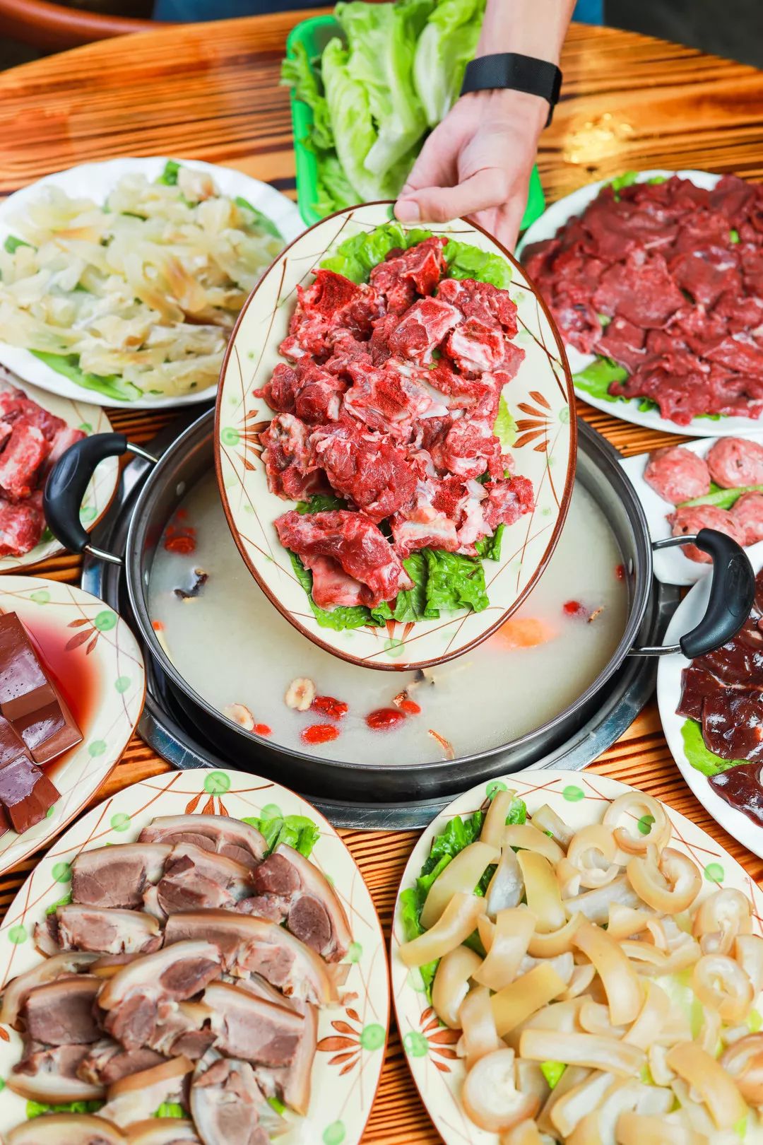 南海有间专注食驴肉的爆抵农庄，人均40元叹全驴宴