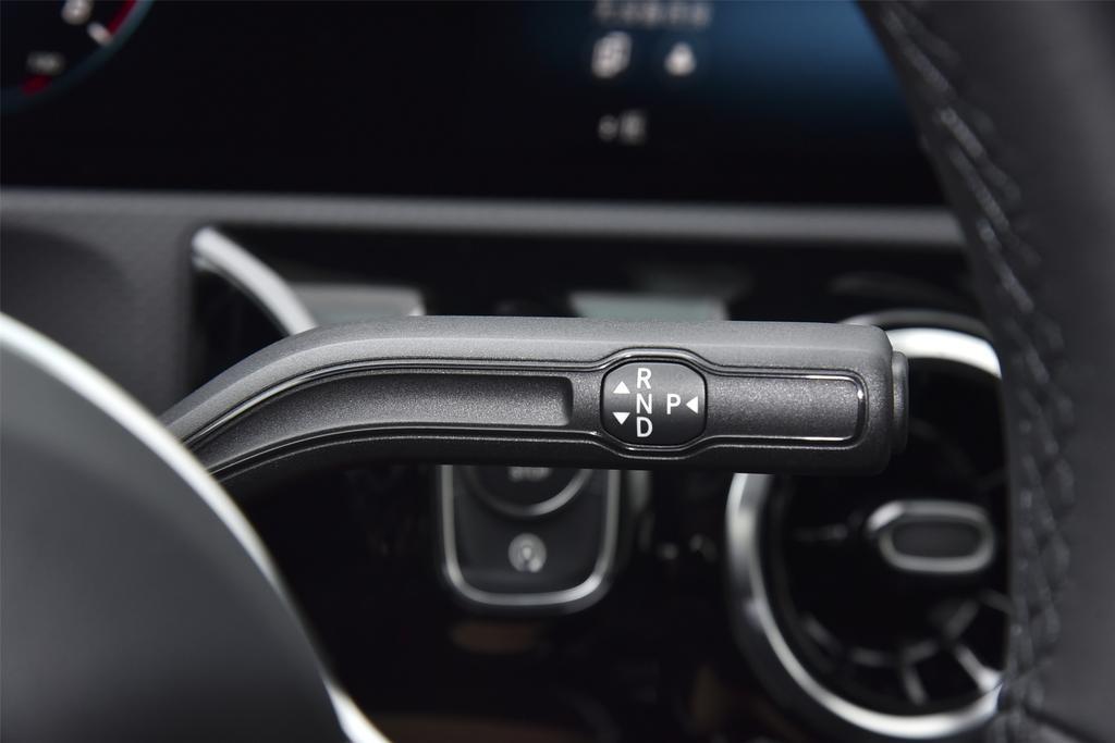 最新奔驰a180两厢落地价,最新2023款奔驰a180l落地价