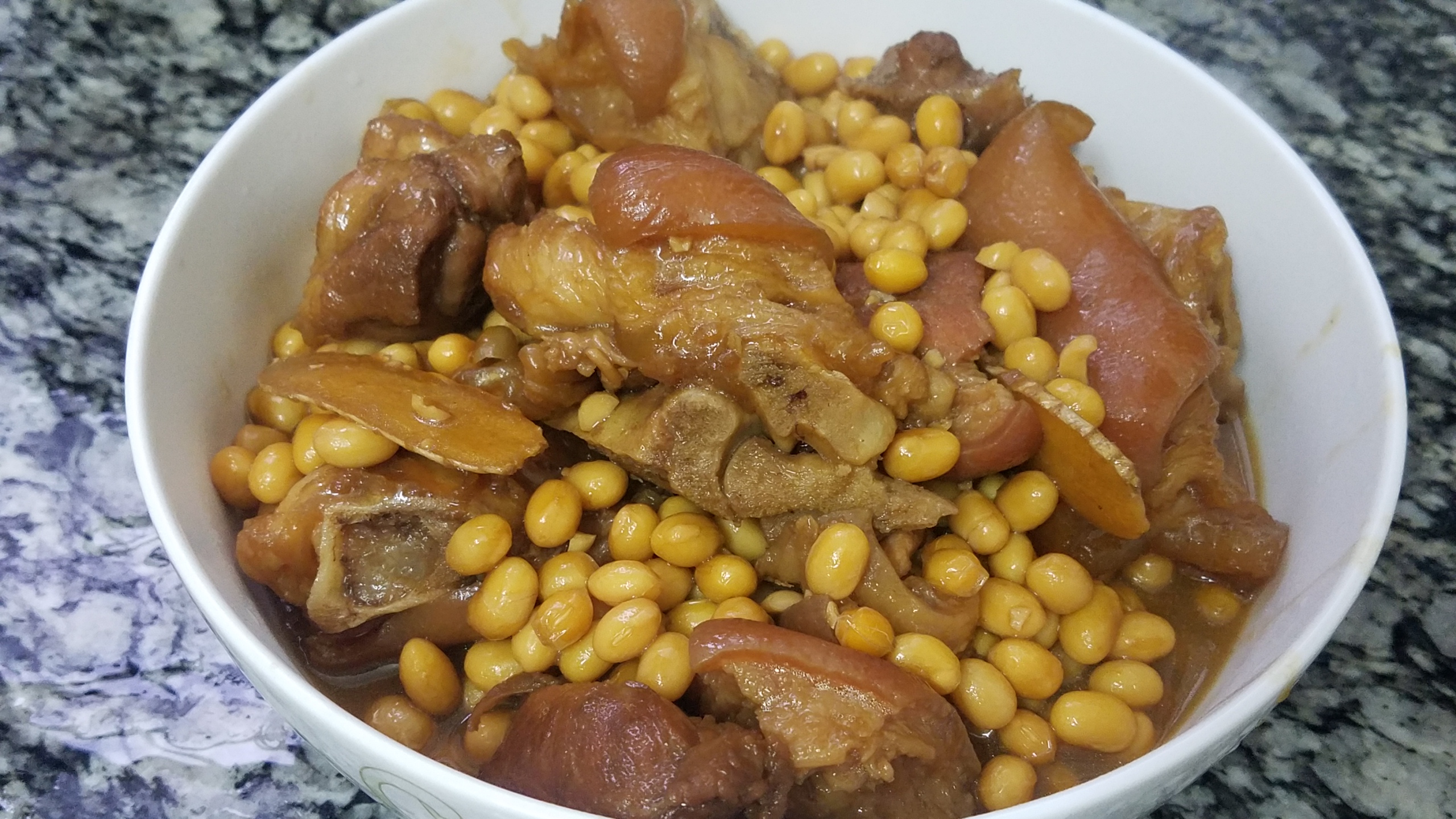 猪脚炖黄豆的做法老东北美食,猪脚黄豆炖竹笋广东