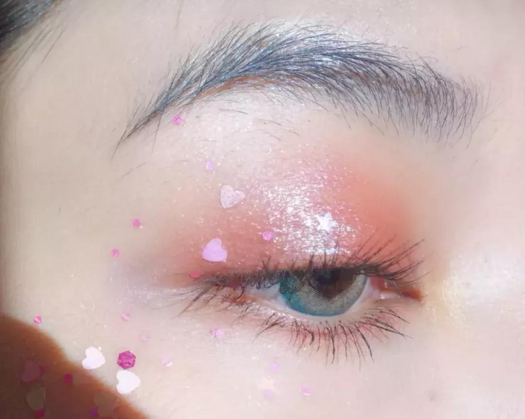 novo液体眼影试色好闪亮仙气十足,四色仙气紫色眼影盘