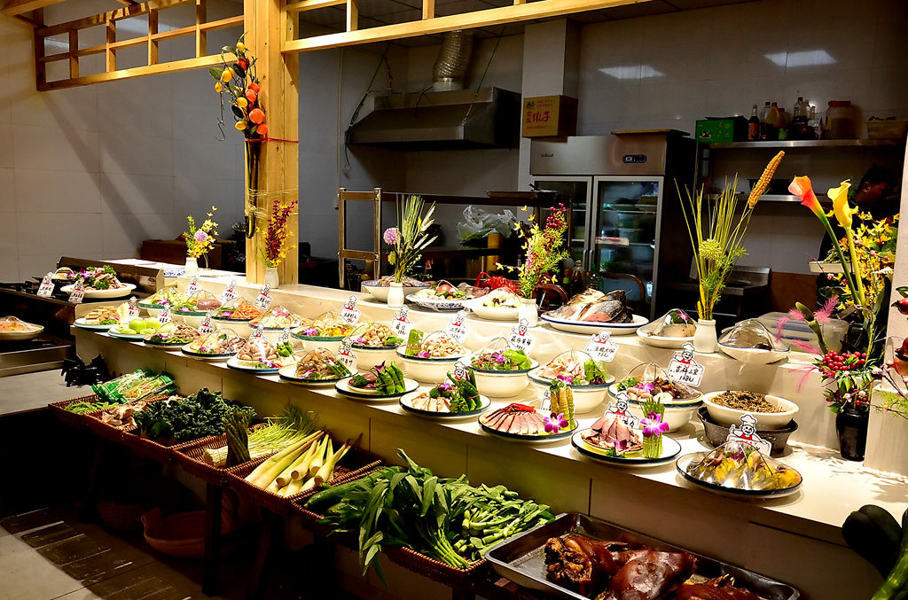 摄影艺术家走进河南洛阳「徐州人家土菜馆」喜迎中秋佳节