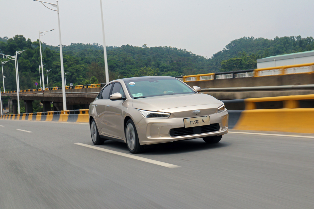 几何a对比特斯拉,几何a和特斯拉哪个值得买